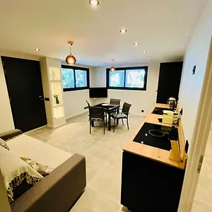 https://le-petit-canaille.fr-provencehotel.com